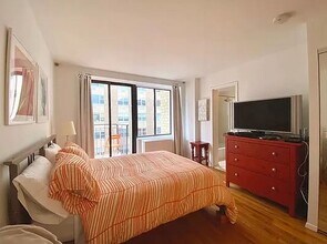306 Mott St-Unit -5B in New York, NY - Building Photo - Building Photo