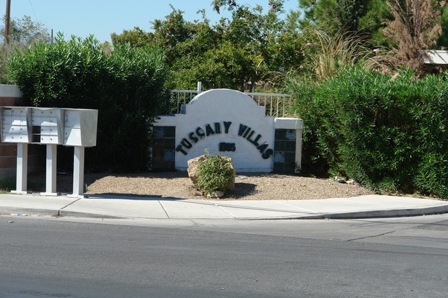1865 N Walnut Rd in Las Vegas, NV - Building Photo - Building Photo
