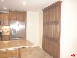 847 5th St-Unit -104 in Santa Monica, CA - Building Photo - Building Photo