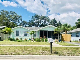 428 Orangewood Dr in Dunedin, FL - Building Photo