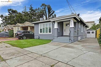 8207 Iris St in Oakland, CA - Building Photo - Building Photo