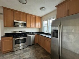 65 Conwell Ave, Unit 3 in Somerville, MA - Building Photo