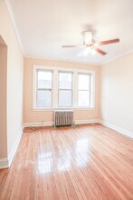 3941 W Dakin St, Unit #3A in Chicago, IL - Building Photo - Building Photo