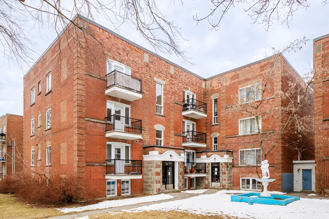 4855 Édouard-Montpetit Boul in Montréal, QC - Building Photo