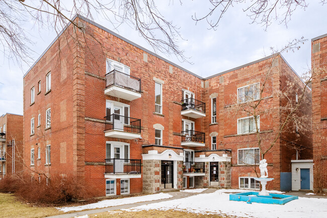 4825 Édouard-Montpetit Boul in Montréal, QC - Building Photo - Building Photo