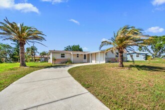 160 Francis Dr NE in Port Charlotte, FL - Building Photo - Building Photo