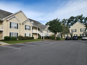 108 Scotch Broom Dr, Unit 201 in Little River, SC - Foto de edificio - Building Photo