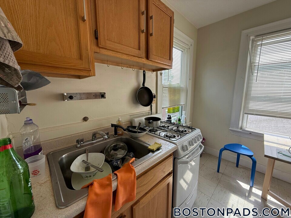 44 Central St in Somerville, MA - Building Photo