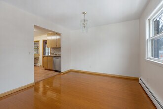 406 Lake Ave in Crystal Lake, IL - Building Photo - Building Photo