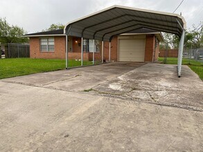2714 Southmore Ave in Pasadena, TX - Foto de edificio - Building Photo