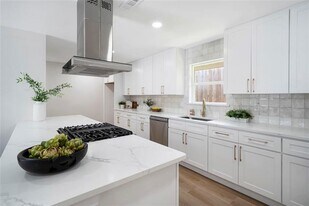 10416 Church Rd in Dallas, TX - Building Photo