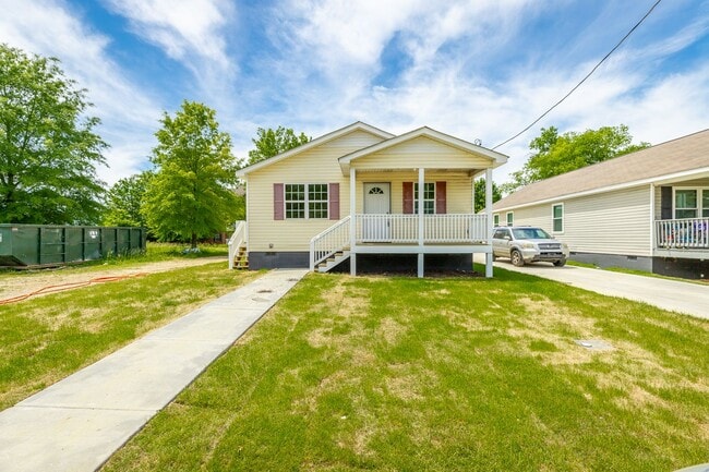 property at 2011 S Lyerly St