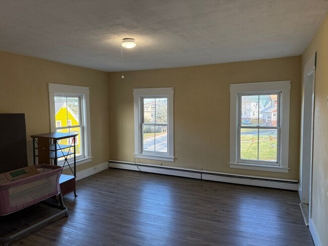 278 Pleasant St in Claremont, NH - Building Photo - Building Photo