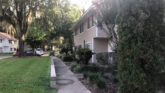 807 SW 60th Ter in Gainesville, FL - Building Photo