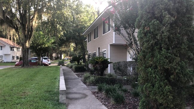 807 SW 60th Ter
