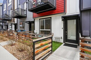 5528 W 10th Pl in Lakewood, CO - Building Photo