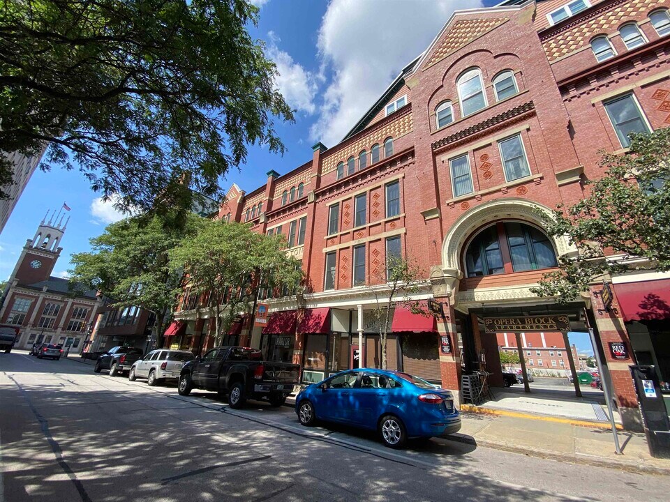 30 Hanover St in Manchester, NH - Building Photo