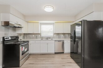 6142 Donegal W in Lakeland, FL - Building Photo - Building Photo