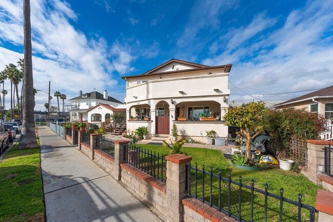 property at 1931 S Crescent Ave