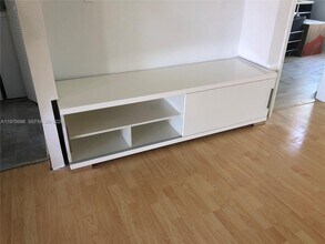 18336 NW 68th Ave in Hialeah, FL - Foto de edificio - Building Photo