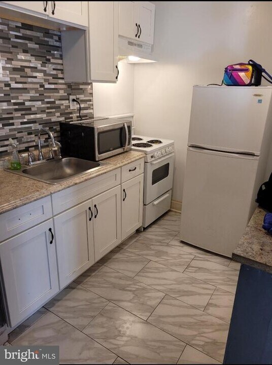 2053 S Cecil St in Philadelphia, PA - Building Photo