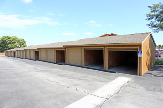 Fox Ridge Apartments in Omaha, NE - Foto de edificio - Building Photo