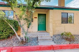 1515 La Charles Dr NE in Albuquerque, NM - Building Photo - Building Photo