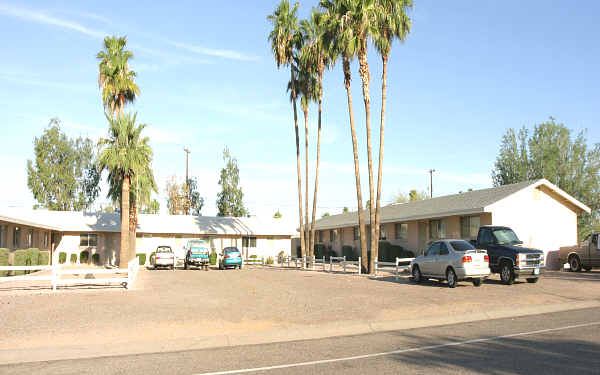 106 S Glenmar Rd in Mesa, AZ - Foto de edificio