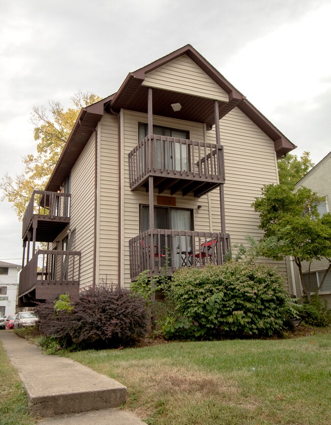 property at 124 W Norwich Ave