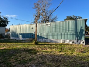 3323 Kittles St in Mims, FL - Foto de edificio - Building Photo