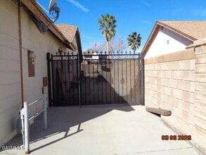 43043 Flag St in Lancaster, CA - Building Photo - Building Photo