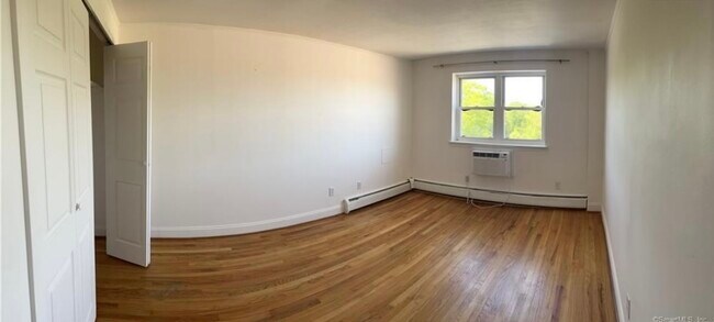 70 Farmington Ave, Unit 4u in New London, CT - Foto de edificio - Building Photo