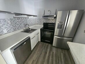 145 Sheffield E in West Palm Beach, FL - Building Photo - Building Photo