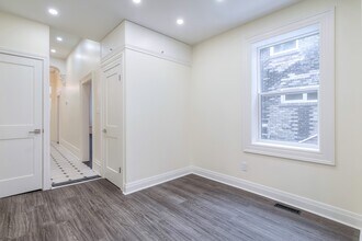 8 Draper St in Toronto, ON - Building Photo - Building Photo