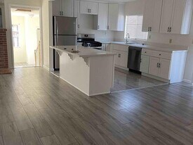 129 Pioneer Ave in Walnut Creek, CA - Building Photo