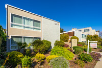 2010 Trousdale Dr in Burlingame, CA - Foto de edificio - Building Photo