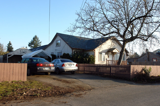 2 Sfrs & 1 Triplex in Portland, OR - Building Photo - Building Photo