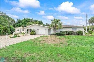 3307 NE Jeannette Dr in Jensen Beach, FL - Building Photo - Building Photo