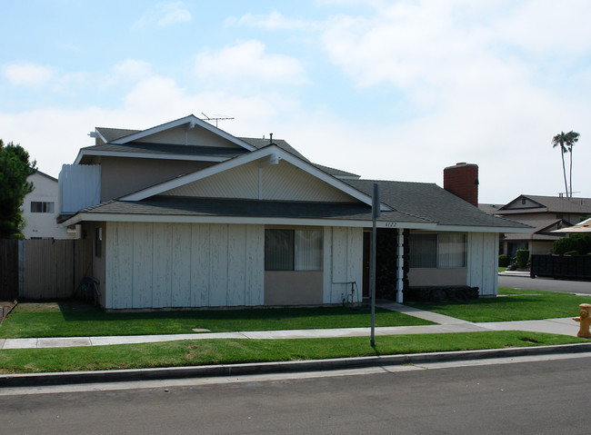 6122 Warner Ave in Huntington Beach, CA - Building Photo - Building Photo