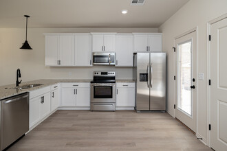 Brookstone Place Townhouses in Fort Smith, AR - Building Photo - Interior Photo