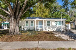 2701 S Manhattan Ave in Tampa, FL - Building Photo