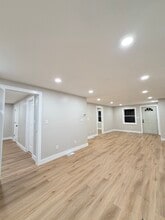 4 Stratton Ln, Unit A in Raymond, NH - Foto de edificio - Building Photo