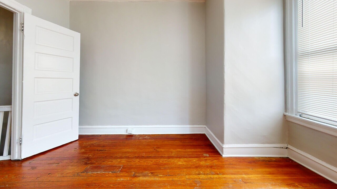 235 E Phil Ellena St in Philadelphia, PA - Building Photo