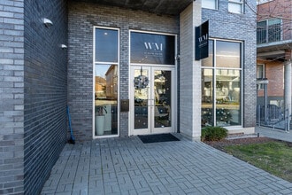 670-680 Bord du Lac Rd in Dorval, QC - Building Photo - Building Photo
