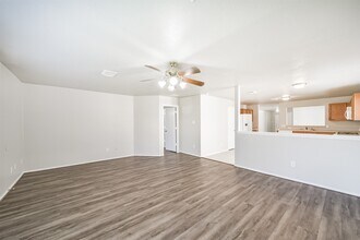 4915 Winding View Ln in Humble, TX - Foto de edificio - Building Photo