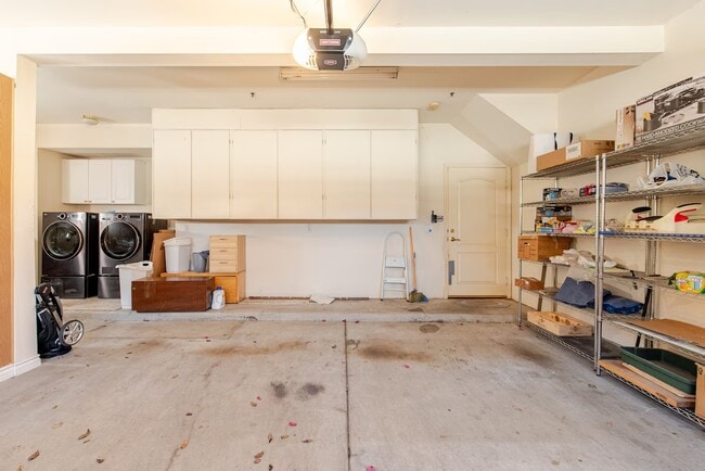 199 N Lincoln Ave in Monterey Park, CA - Foto de edificio - Building Photo