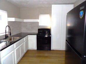 207 NW 4th St in Lawton, OK - Building Photo - Building Photo