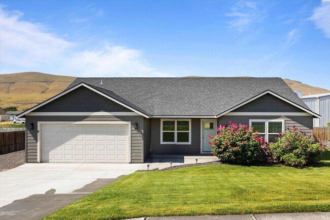 property at 1411 Della Ave