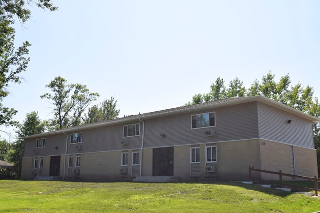 Cheri Blvd in Marinette, WI - Foto de edificio - Building Photo