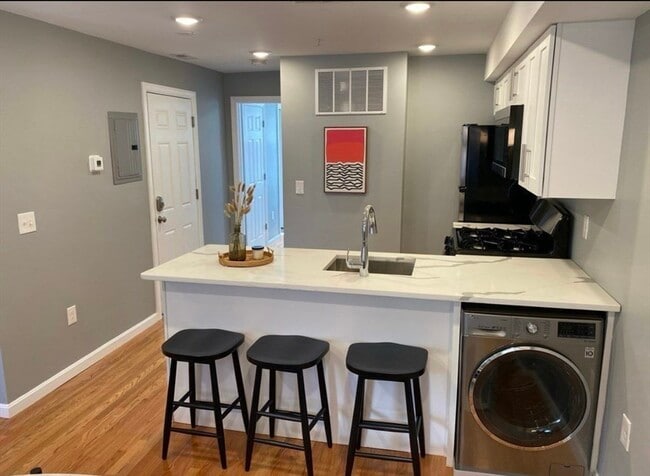 13 Wiget St, Unit 3